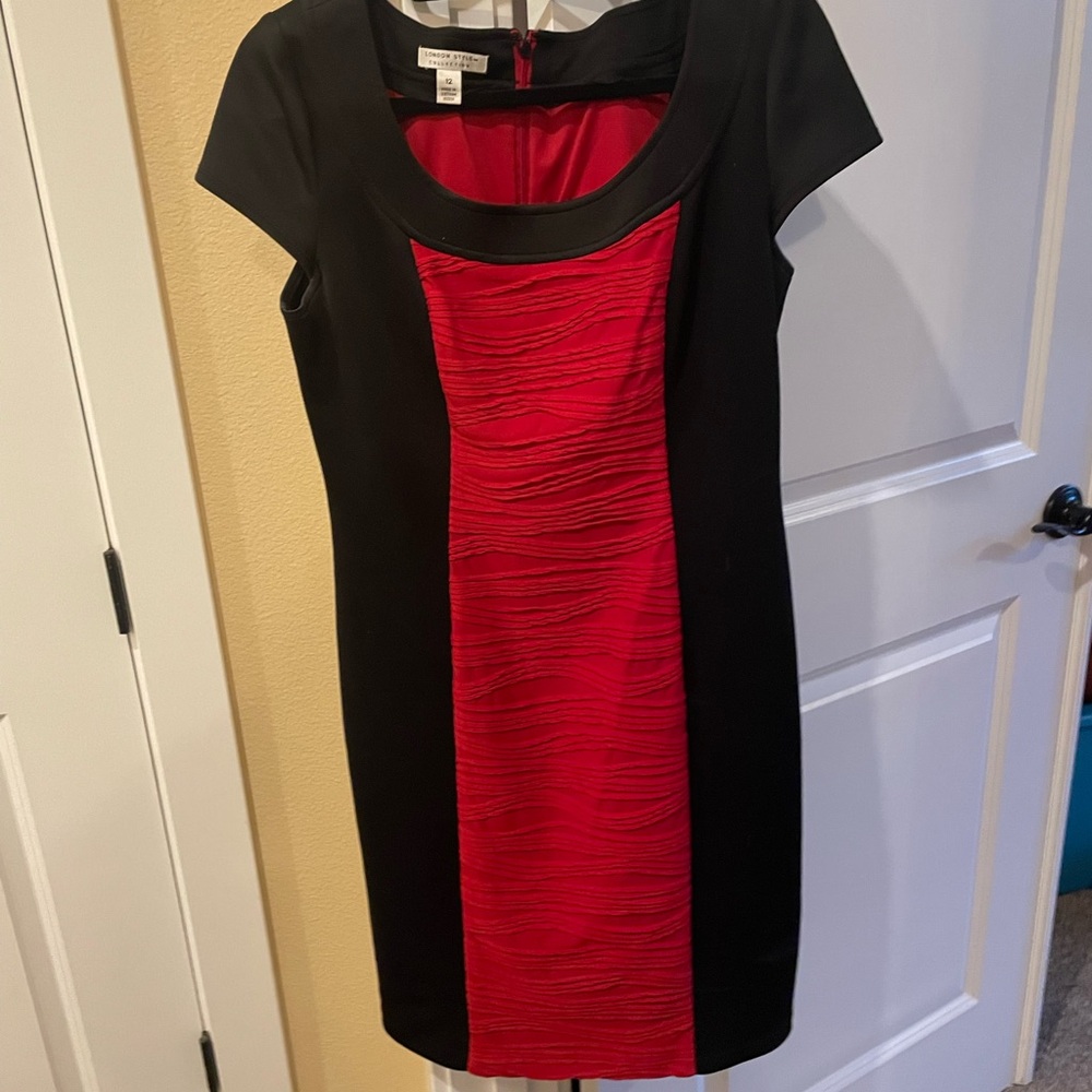 Super slenderizing size 12 dress. Beautiful red/black combo. Loved this dress ! - Picture 2 of 5
